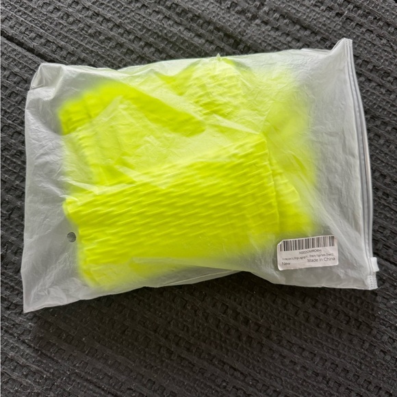 Vibrant Yellow Textured Leggings - Picture 3 of 4